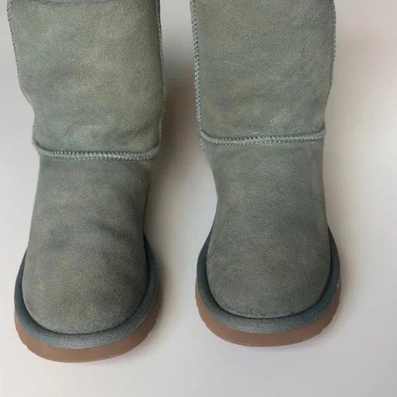 UGG Classic Short II Sea Green Sheepskin Boots Women's 8 (Discontinued Colorway) - Picture 3 of 11